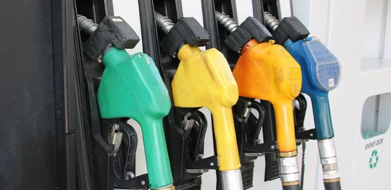 Brent petrol fiyatları düşerken akaryakıt fiyatları indiriliyor