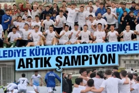 Belediye Kütahyaspor’un genç yıldızları, şampiyonluk sevinci yaşadı