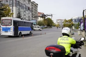 Kütahyada trafik denetiminde kural ihlali tespit edilen sürücülere ceza kesildi
