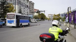 Kütahyada trafik denetiminde kural ihlali tespit edilen sürücülere ceza kesildi