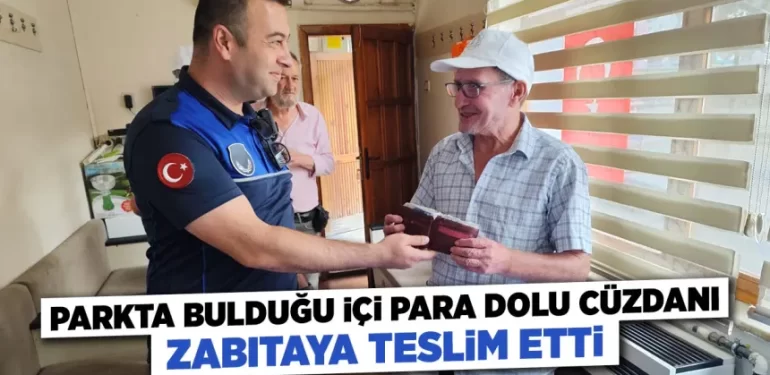 Kütahya’da parkta bulduğu para dolu cüzdanı zabıtaya teslim etti