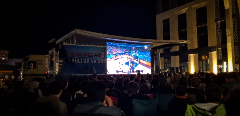 EuroBasket final heyecanını Kütahyalılar dev ekranda yaşadı