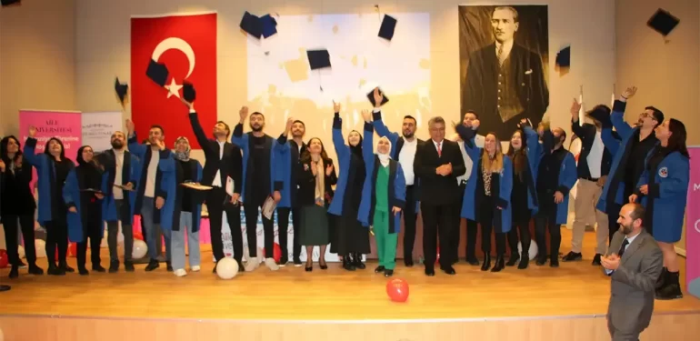 Kütahya DPÜ’de “Aile Üniversitesi” ilk mezunlarını verdi